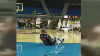 ¡Finalmente Mayweather fue vencido! El boxeador terminó en el piso jugando baloncesto