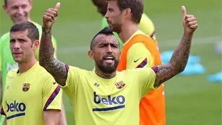 Arturo Vidal donó cajas con alimentos y productos de aseo a campamentos de Cerro Navia