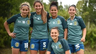 ¡Escándalo! Denuncian a entrenadora de expulsar a jugadora por besar a una compañera