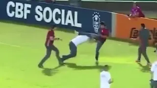 Vergonzoso: Socios de Flamengo y Fluminense terminaron a golpes en actividad de integración