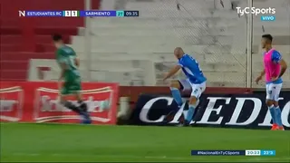 Insólito: Jugador cayó al pozo del estadio en final por el ascenso a Primera División en Argentina