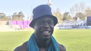 Jugador camerunés causó furor en el fútbol argentino al festejar como “El Negro de WhatsApp”