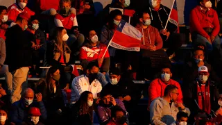 ¡A todo pulmón! El himno de Chile remeció San Carlos previo al duelo con Venezuela