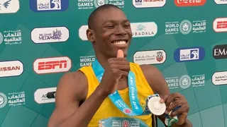 Atleta paralímpico ganó medalla de plata en 50 metros planos sin usar sus piernas