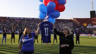 ¡Emotivo! Esposa e hija de Leonel Sánchez participaron en homenaje de la U a su ídolo
