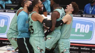 Charlotte Hornets derribó a Golden State Warriors con un brillante Terry Rozier