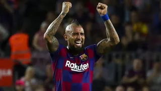 Cambio de look: Arturo Vidal se aburrió del pelo largo y volvió a su tradicional mohicano
