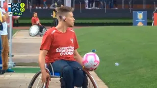Atletas paralímpicos fueron recogepelotas en duelo entre Sao Paulo y Avaí