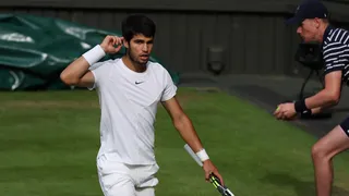 Carlos Alcaraz conquistó el título de campeón en Wimbledon tras batir en épica final a Djokovic