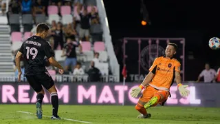 Robbie Robinson asoma como la sorpresa de Martín Lasarte en la nómina de la Roja