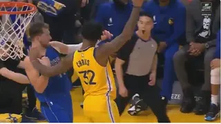 Alero de los Warriors fue multado por lanzar al suelo a Doncic