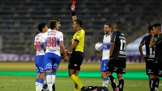 Universidad Católica apelará por la segunda amarilla a Carlos Salomón