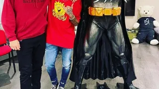 De todo su gusto: El extravagante regalo de Batman que le dio Icardi a Neymar