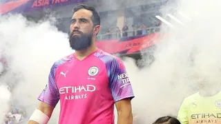 Manchester City y Claudio Bravo enfrentan a Yokohama Marinos en amistoso