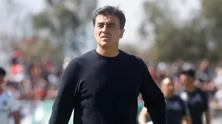 Nuevo fracaso en Colo Colo: La verdadera razón por la que Gustavo Quinteros se bajó de la banca alba