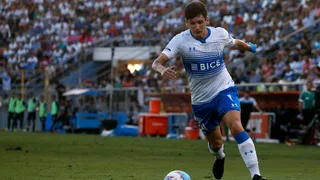 Alfonso Parot lideró subasta de camisetas de la UC en ayuda de personas necesitadas
