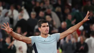 Carlos Alcaraz superó sin contratiempos a Karen Khachanov y avanzó a cuartos en Roland Garros