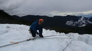 Montaña para Tod@s: Rescatista Darío Arancibia y un deporte que “convive con la cercanía a la muerte”