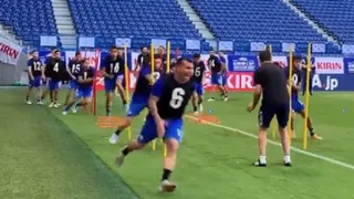 ¡Ejemplar! La entrega de Gary Medel en práctica de la Roja en Japón