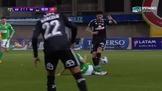 ¡Patada descalificadora! El “Tucu” Hernández se fue expulsado ante Audax