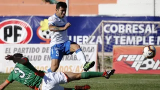 Edson Puch sacó un furioso zurdazo para poner en ventaja a la UC sobre Cobresal