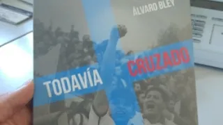 “Todavía Cruzado”: Lanzan libro sobre la pasión que genera ser hincha de la UC