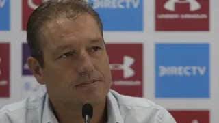 Buljubasich: Prefiero que la UC sea campeón nacional a cuartofinalista en Libertadores