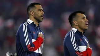 Claudio Bravo se involucró en polémica de Medel con Patricio Navia y mandó potente mensaje