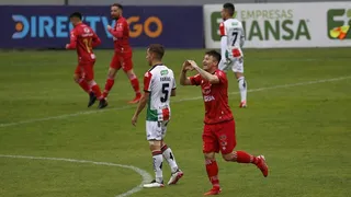 Ñublense rescató agónico empate ante Palestino en lluviosa jornada en Chillán