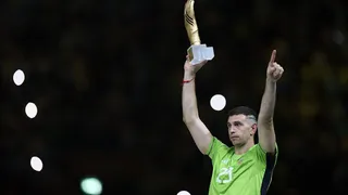 Leyenda de la Premier dedicó ácida columna a “Dibu” Martínez: Parecía un payaso vulgar