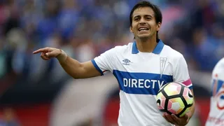 Carlos Espinosa acordó desvincularse de la UC y está cerca de Curicó Unido