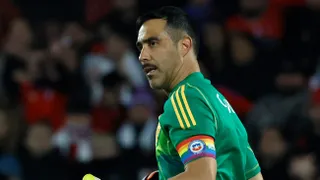 Claudio Bravo se hizo exámenes por su lesión y contó sus sensaciones de cara a la Copa América