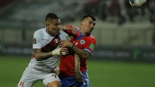 Gary Medel recibió amarilla ante Perú y quedó descartado contra Paraguay