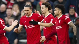 Liverpool sostuvo el liderato de la Premier League al batir a Burnley