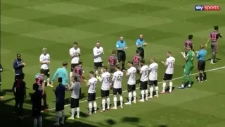 Jugadores de Derby County le hicieron el pasillo de los campeones a Leeds United