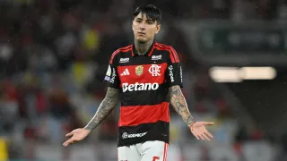 La grave denuncia por “conducta violenta” que complica a Erick Pulgar en Brasil