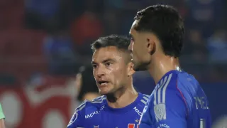 U de Chile vs Lanús: el jugador azul que está al borde de la suspensión para la revancha