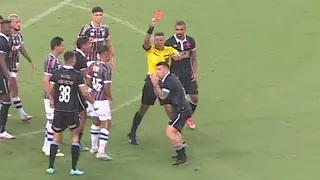 “Es repugnante”: Vasco disparó contra el arbitraje tras la expulsión de Gary Medel