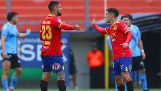 U Española e Iquique igualan con polémicas en su lucha por el descenso