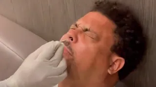 “¿Tratas de matarme?”: Ronaldo sufrió con un examen PCR y Roberto Carlos se burló de él