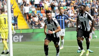 Udinese trepó a la cima en la Serie A con clara victoria sobre Inter de Milán