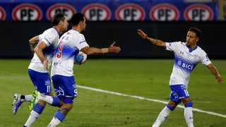 Resumen: U. Católica sigue líder exclusivo, la U volvió a celebrar y Colo Colo quedó al borde del abismo