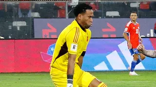 [Video] ¡Enfurecido! Arquero de Perú arrojó teléfono de hincha que quiso fotografiarse con Messi