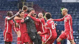 El portero Alisson anotó un golazo de cabeza en los descuentos y le dio el triunfo a Liverpool ante West Brom