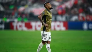 Arturo Vidal y Damián Pizarro viajaron con el plantel de Colo Colo pese a estar suspendidos