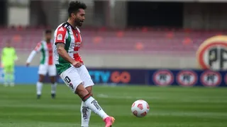 Palestino y Unión Española disputan un clásico de colonias para intentar ingresar al pelotón de arriba