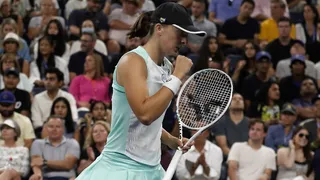 La número uno del mundo Iga Swiatek sigue a paso firme en el US Open