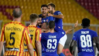 ¡Al ángulo! El perfecto tiro libre de Rachid Ghezzal en la victoria de Fiorentina ante Lecce