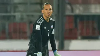 El blooper de Tiane Endler y Nayadeth Opazo que complica a La Roja Femenina