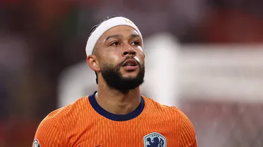 BOMBAZO: A Memphis Depay lo quieren ver vestido de Blanco y Negro